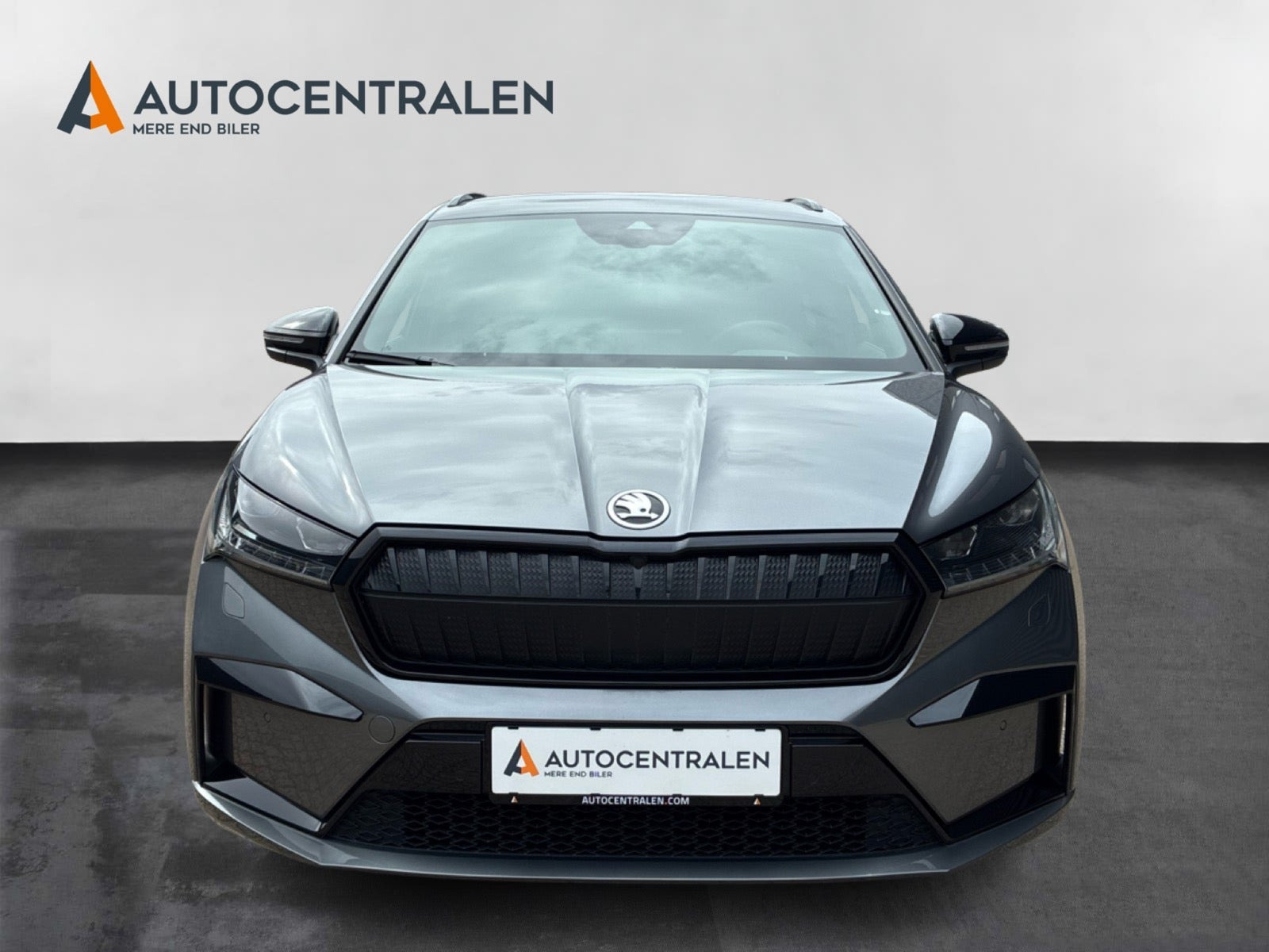 Grå Skoda Enyaq fra 2023