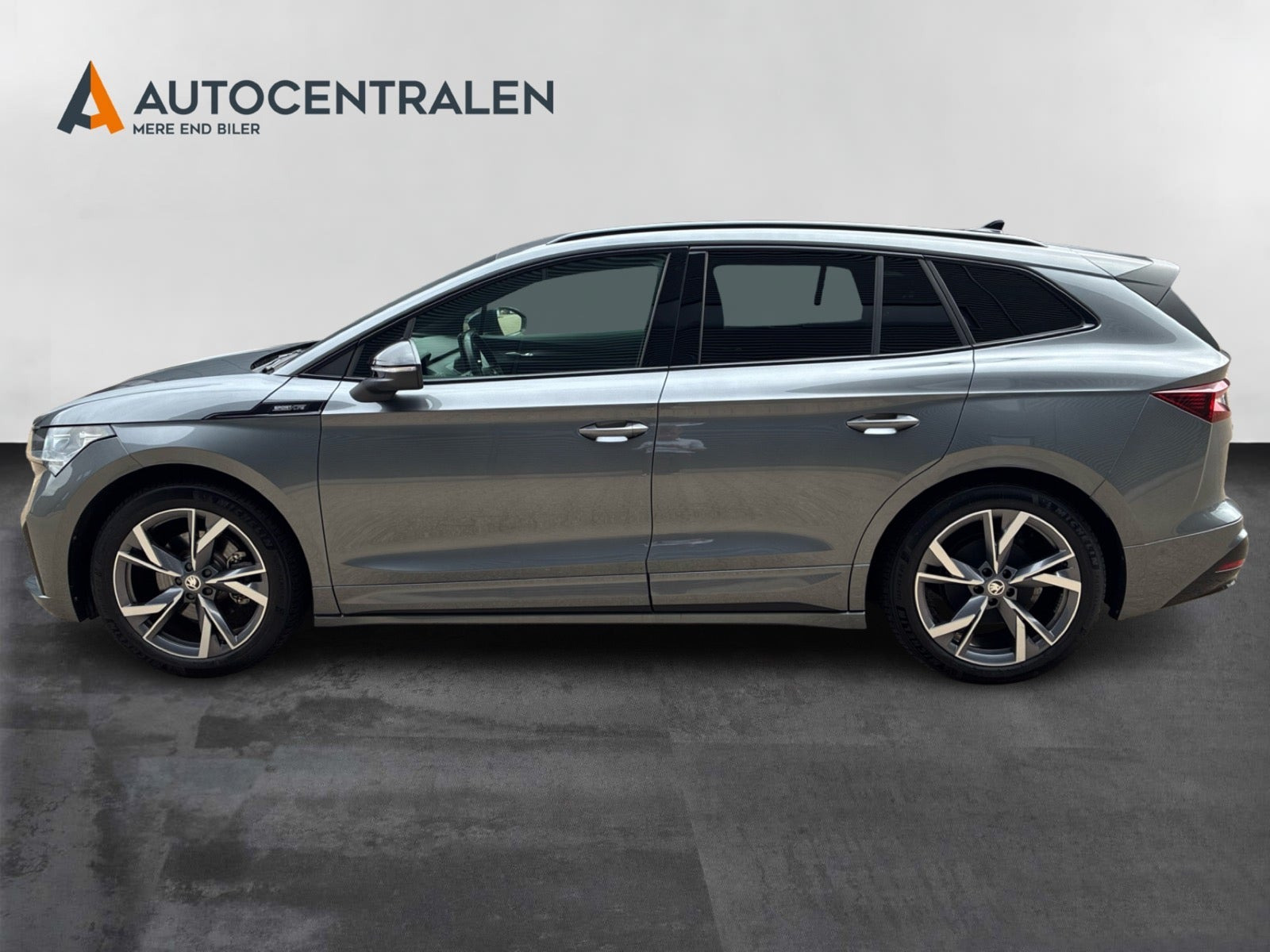 Grå Skoda Enyaq fra 2023