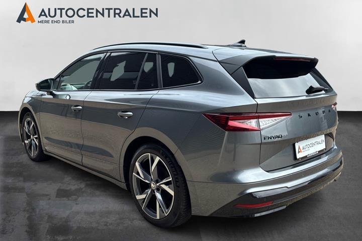 Grå Skoda Enyaq fra 2023