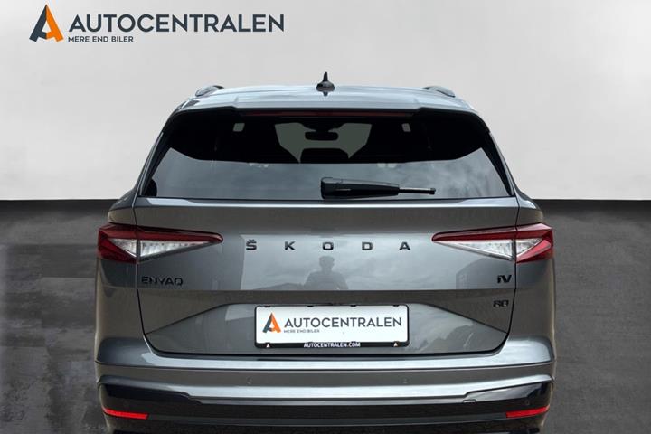 Grå Skoda Enyaq fra 2023