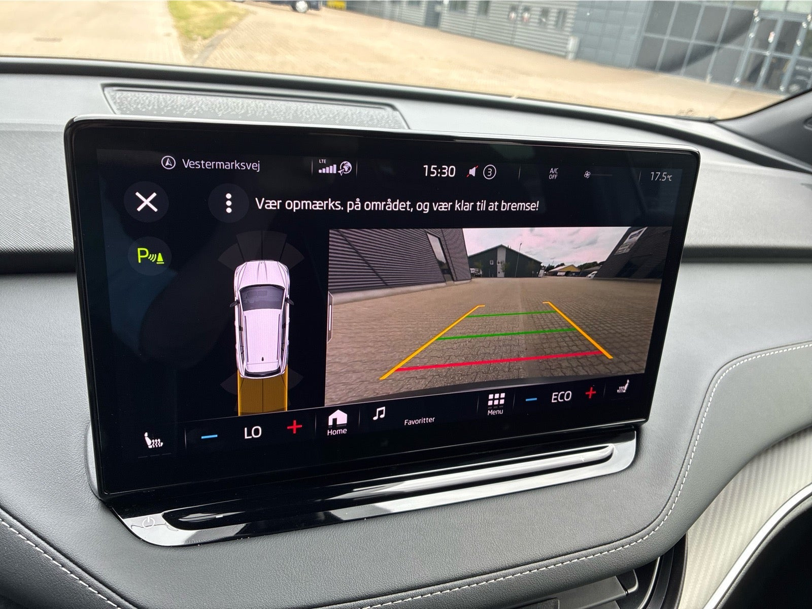 Grå Skoda Enyaq fra 2023