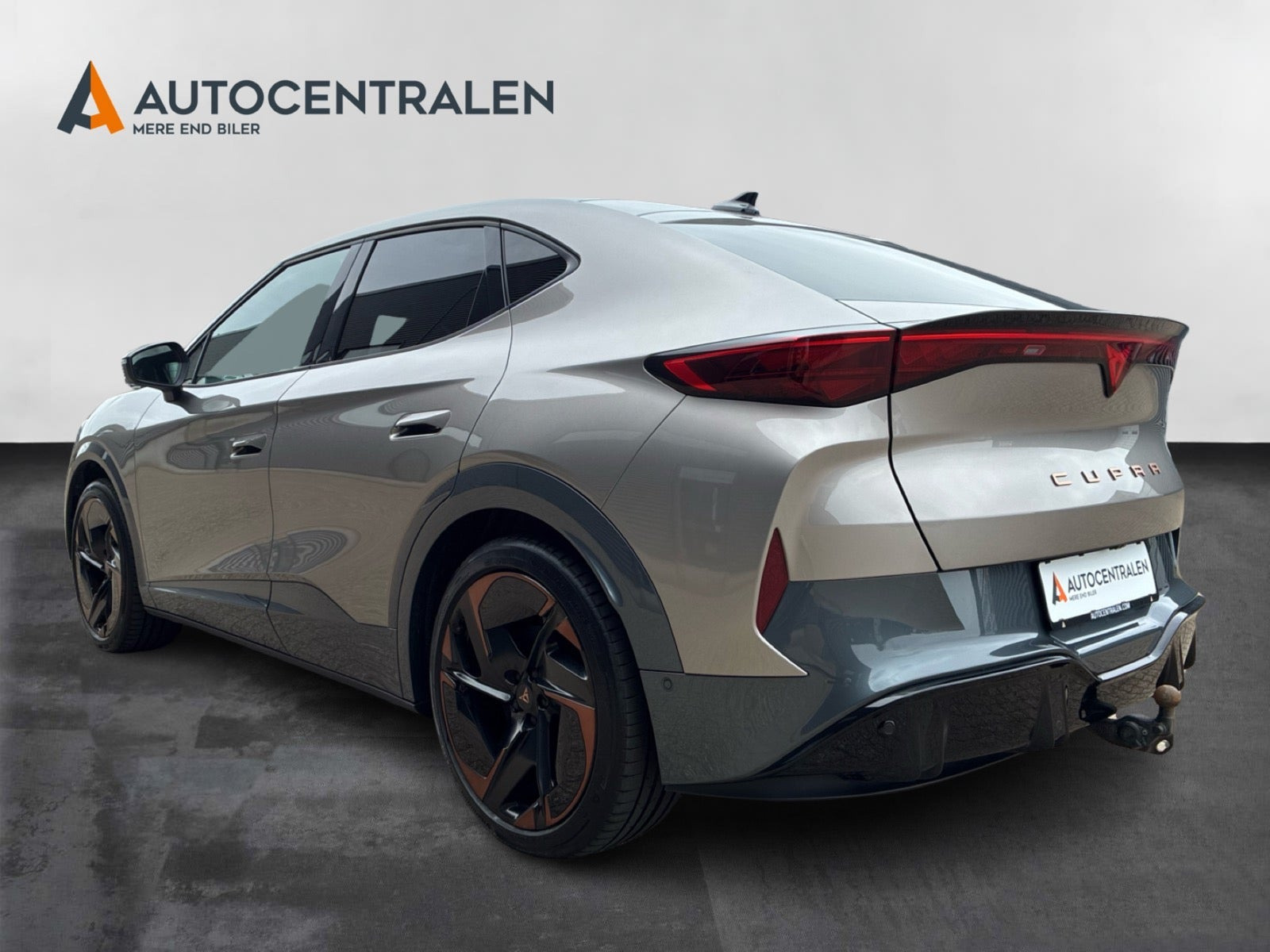 Beige Cupra Tavascan fra 2024