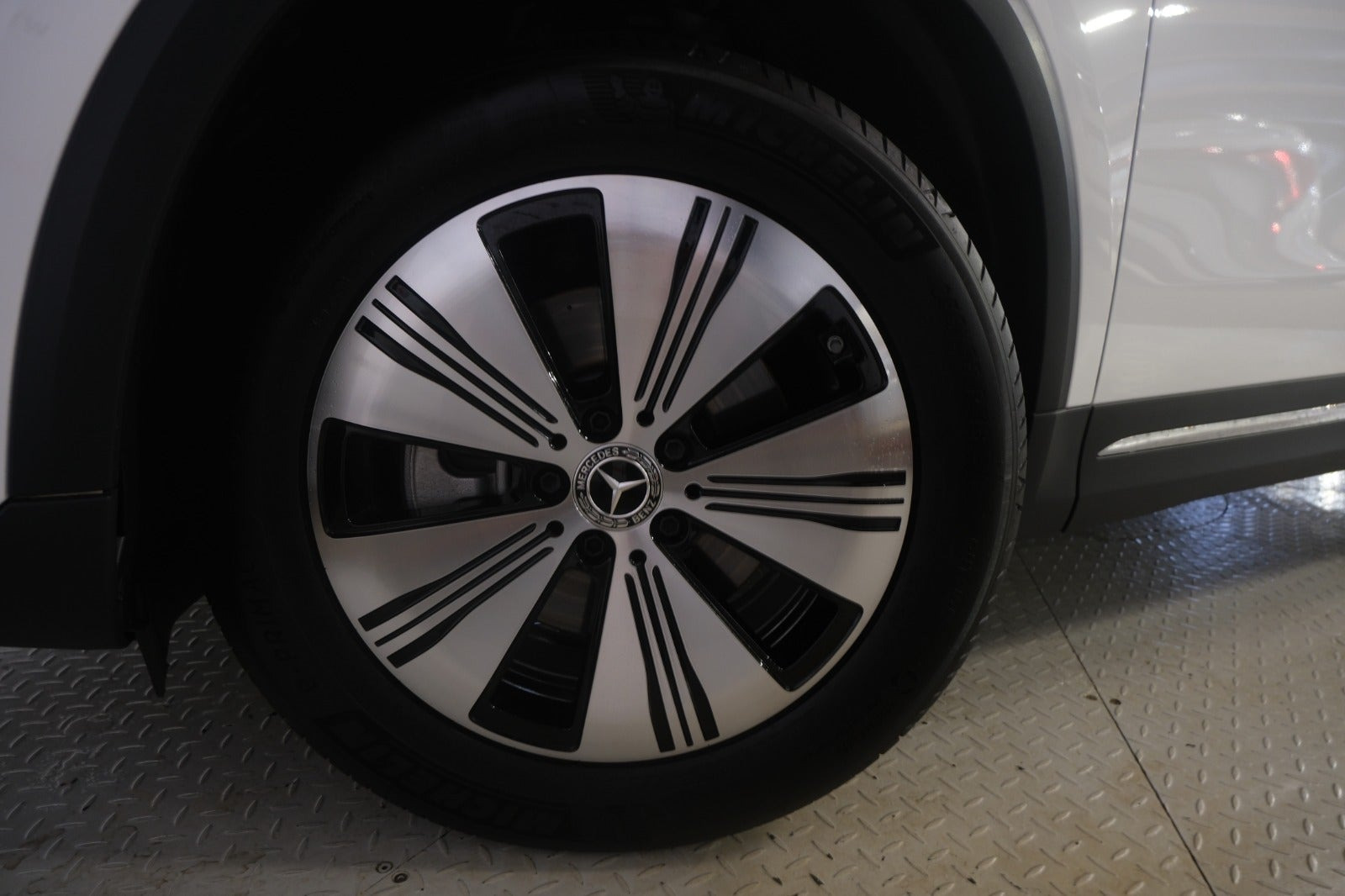 Hvid Mercedes EQA250+ fra 2025