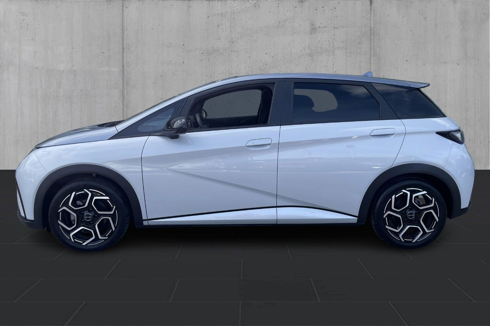 Hvid BYD Dolphin fra 2023
