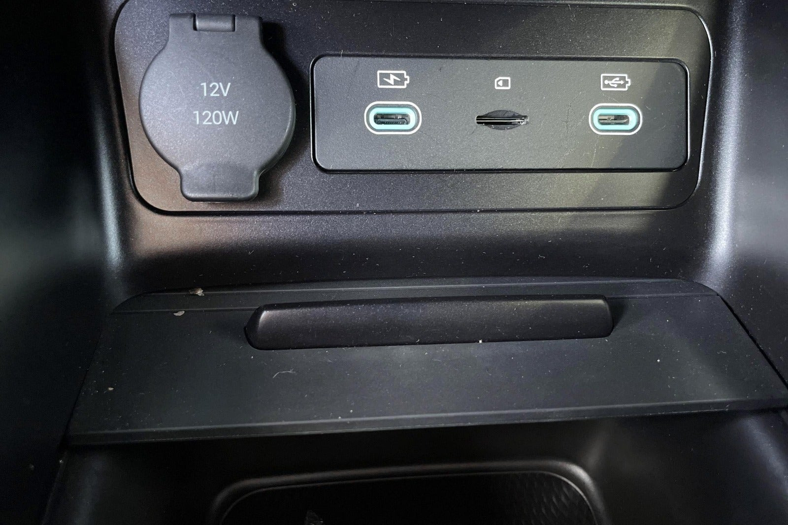 Hvid BYD Dolphin fra 2023