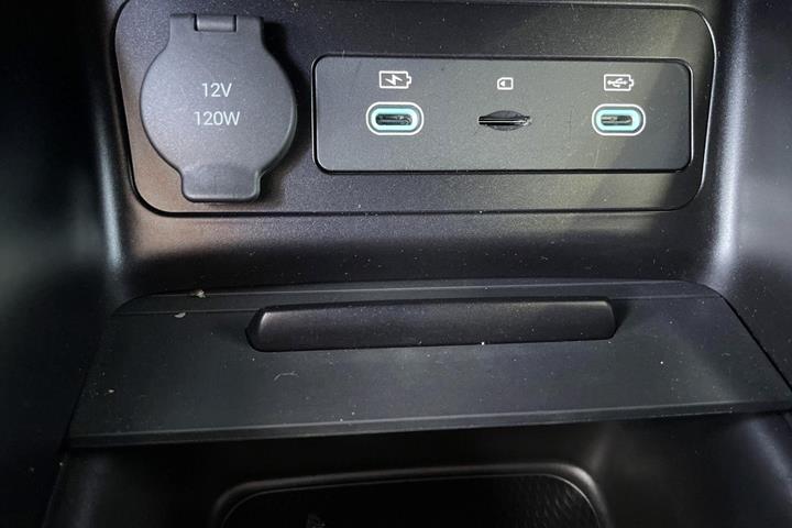 Hvid BYD Dolphin fra 2023