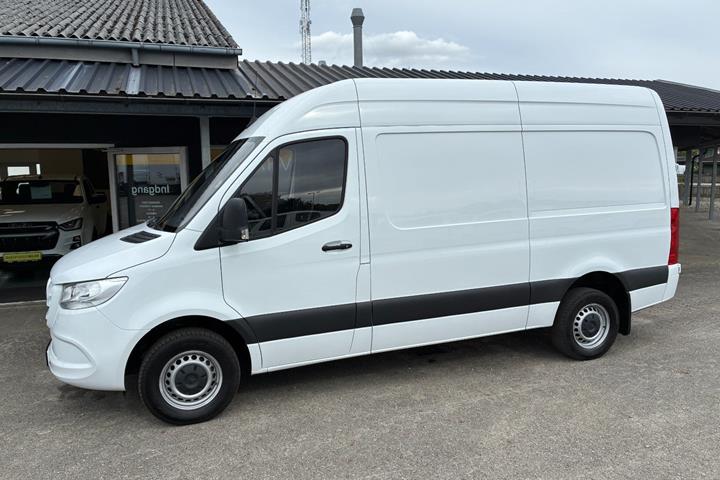 Hvid Mercedes Sprinter 317 fra 2023
