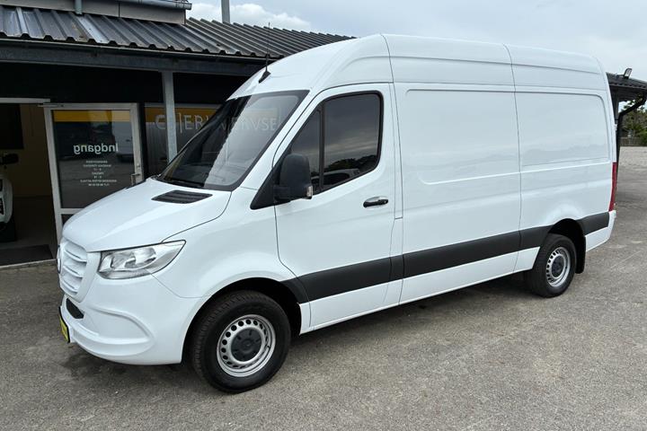 Hvid Mercedes Sprinter 317 fra 2023