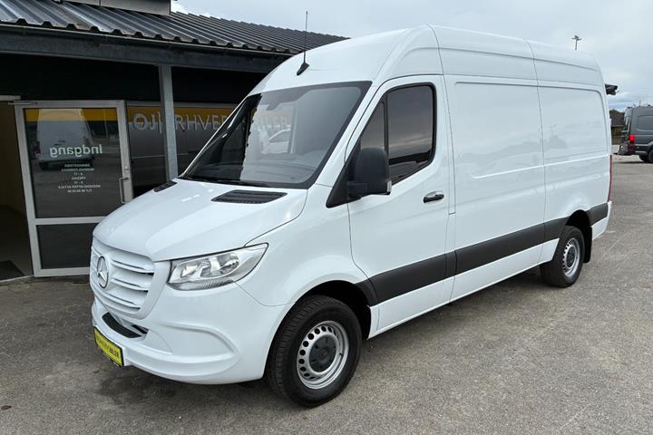 Hvid Mercedes Sprinter 317 fra 2023