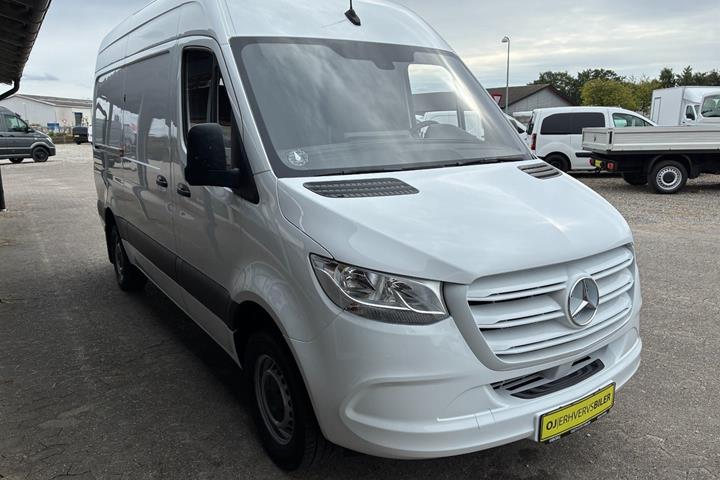 Hvid Mercedes Sprinter 317 fra 2023
