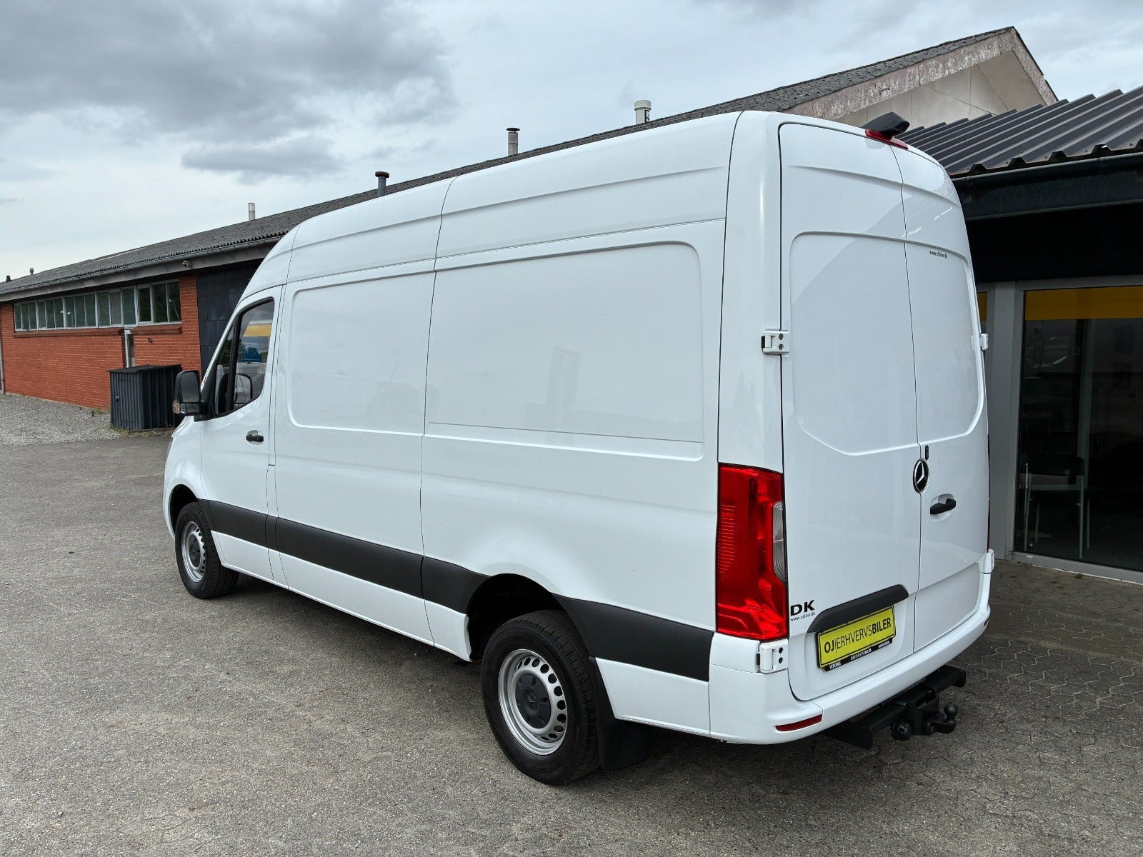 Hvid Mercedes Sprinter 317 fra 2023