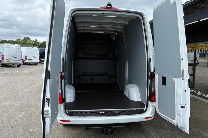 Hvid Mercedes Sprinter 317 fra 2023