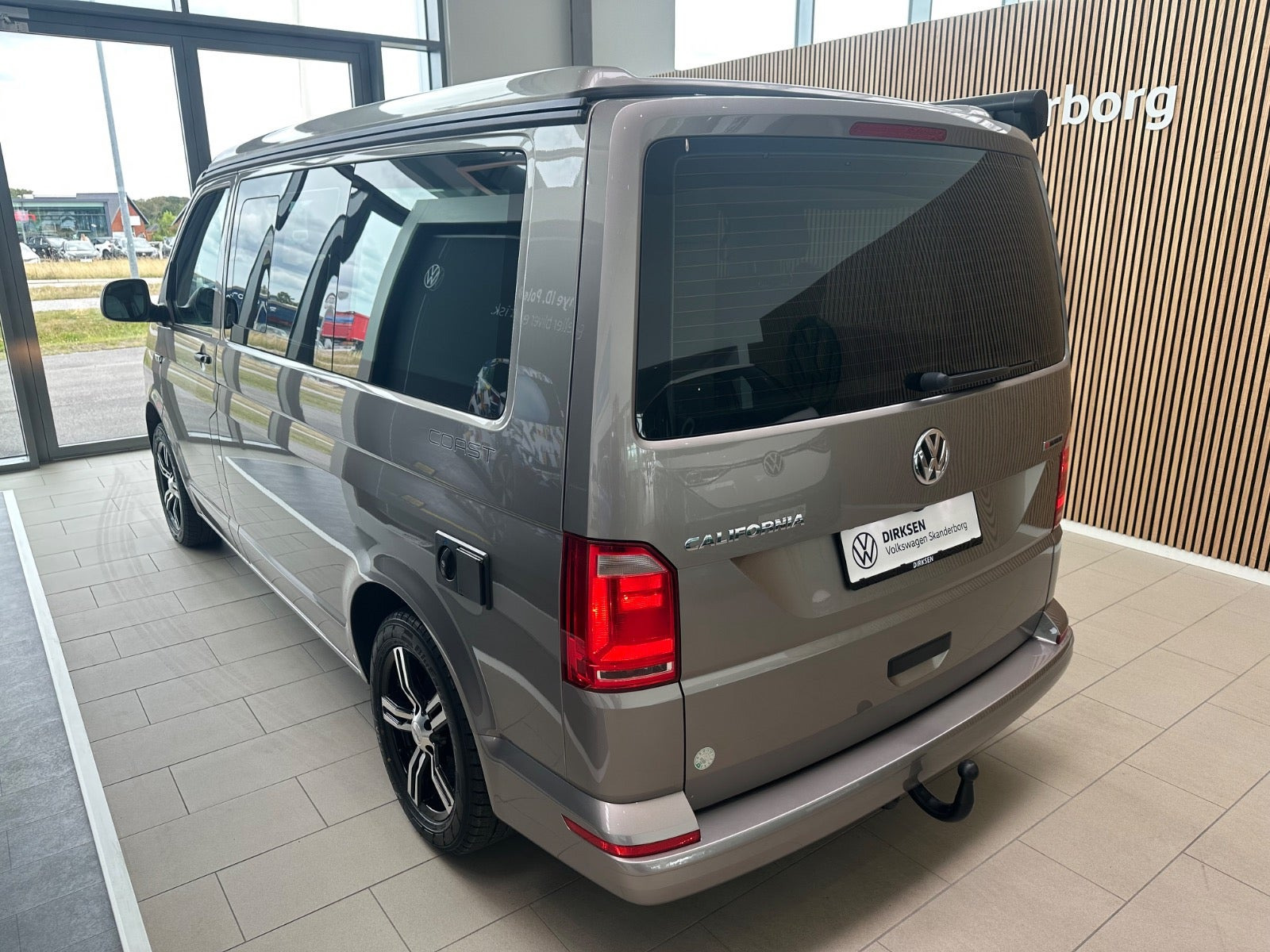 Orange VW California fra 2019