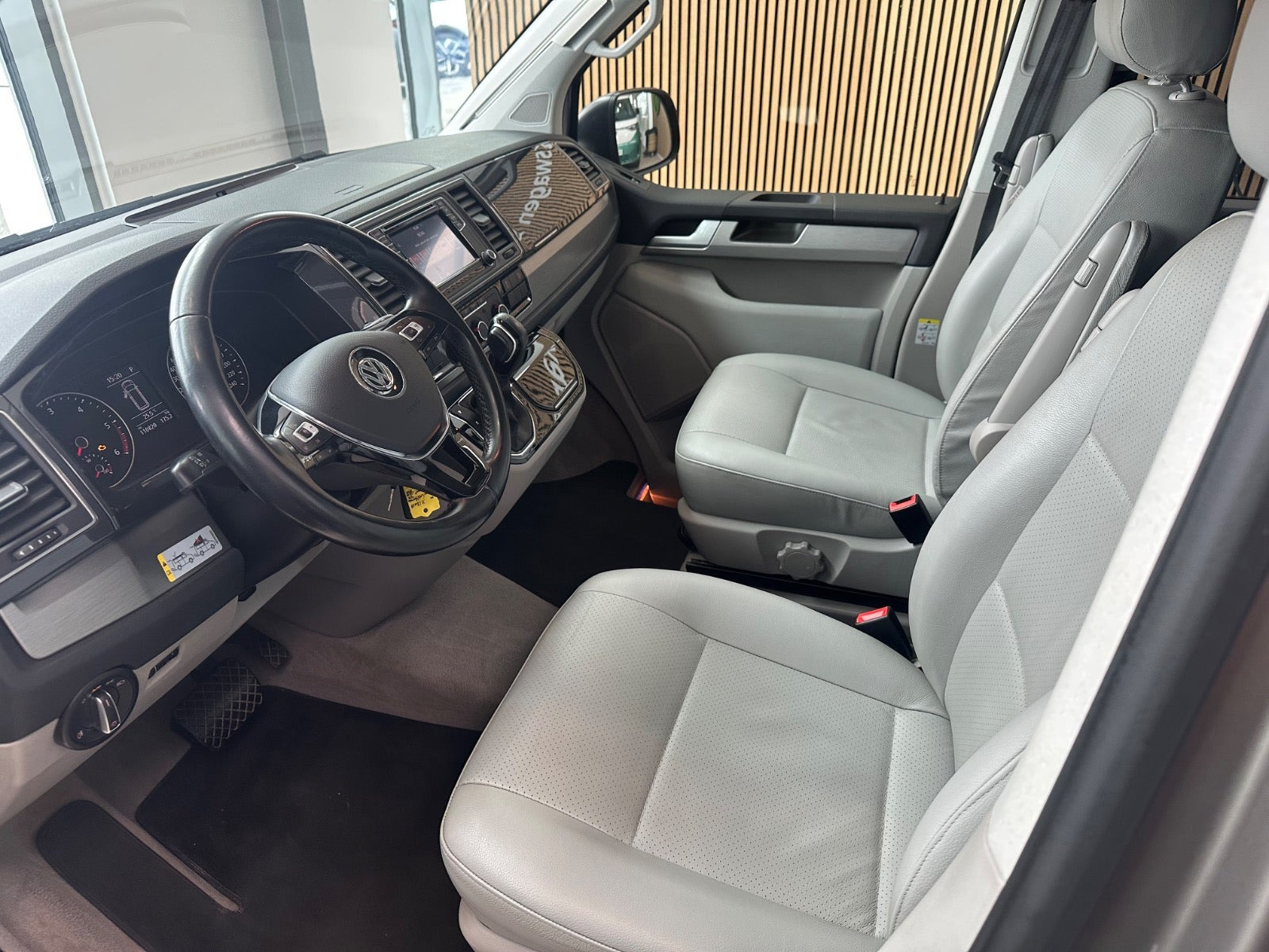 Orange VW California fra 2019