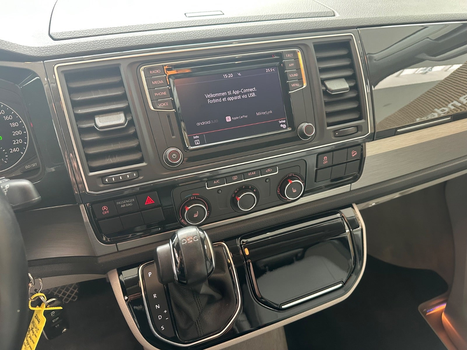 Orange VW California fra 2019