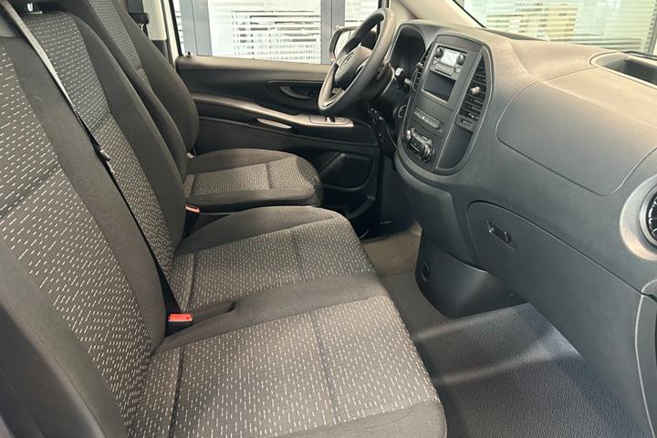 Hvid Mercedes eVito 112 fra 2025