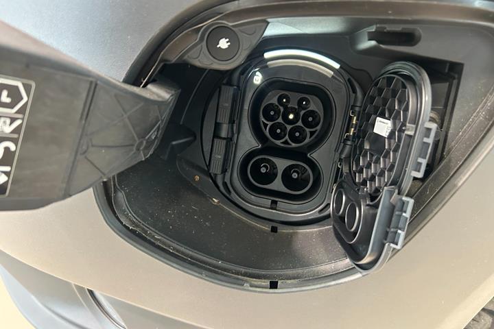 Hvid Mercedes eVito 112 fra 2025