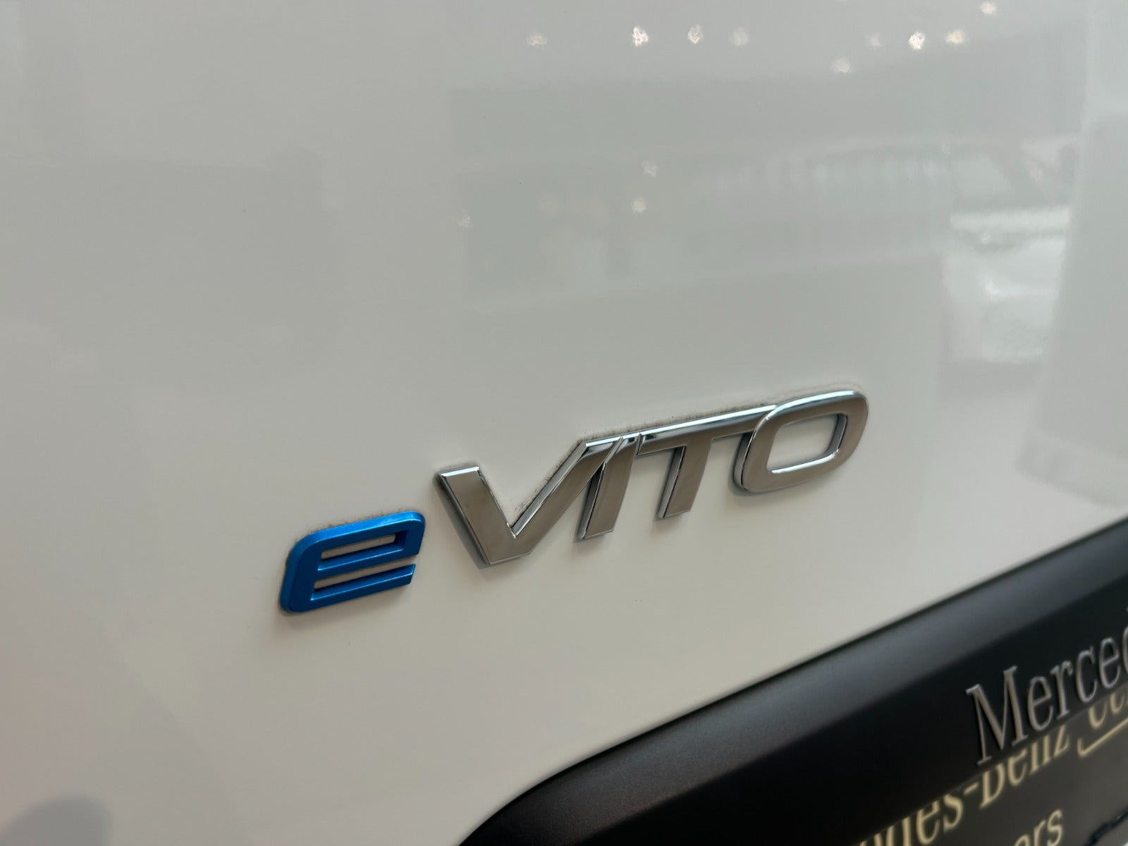 Hvid Mercedes eVito 112 fra 2025