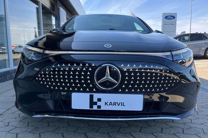 Sort Mercedes CLA250+ fra 2025