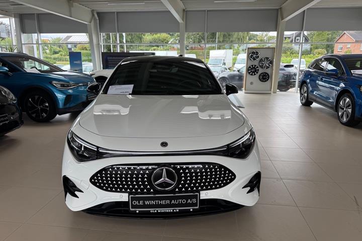 Hvid Mercedes CLA250+ fra 2026