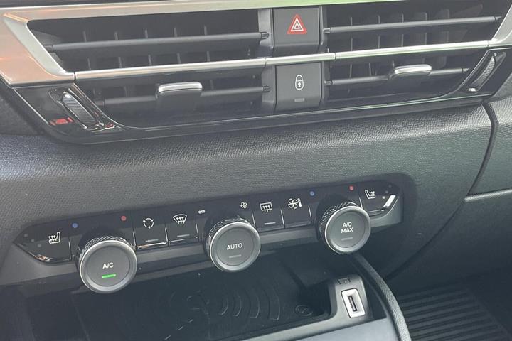 Grå Citroën ë-C4 fra 2025