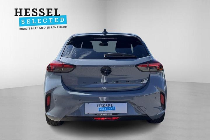 Grå Opel Corsa-e fra 2024