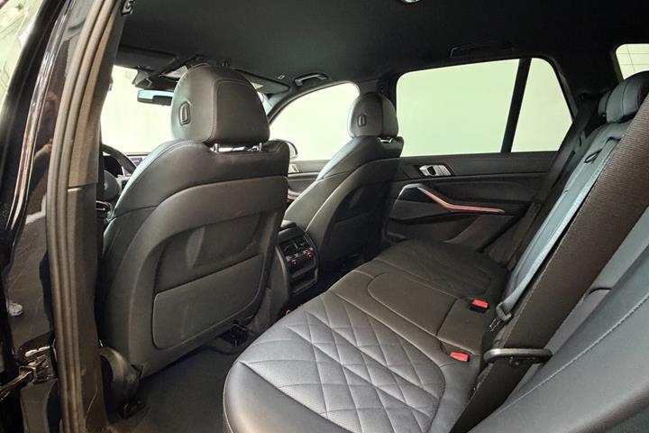 undefined BMW X5 fra 2025
