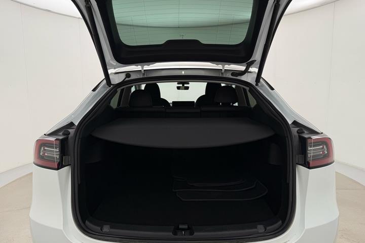 Hvid Tesla Model Y fra 2023
