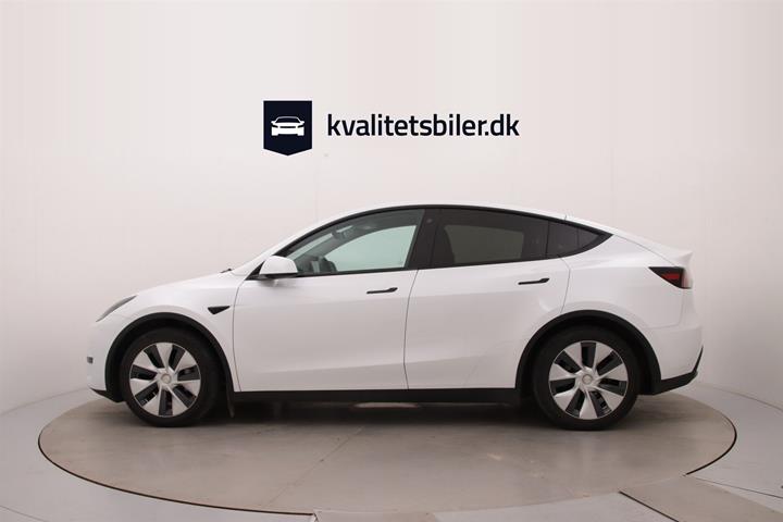 Hvid Tesla Model Y fra 2022