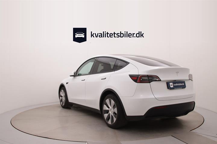Hvid Tesla Model Y fra 2022