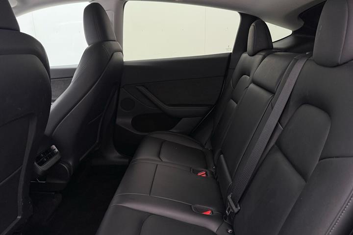 Hvid Tesla Model Y fra 2022