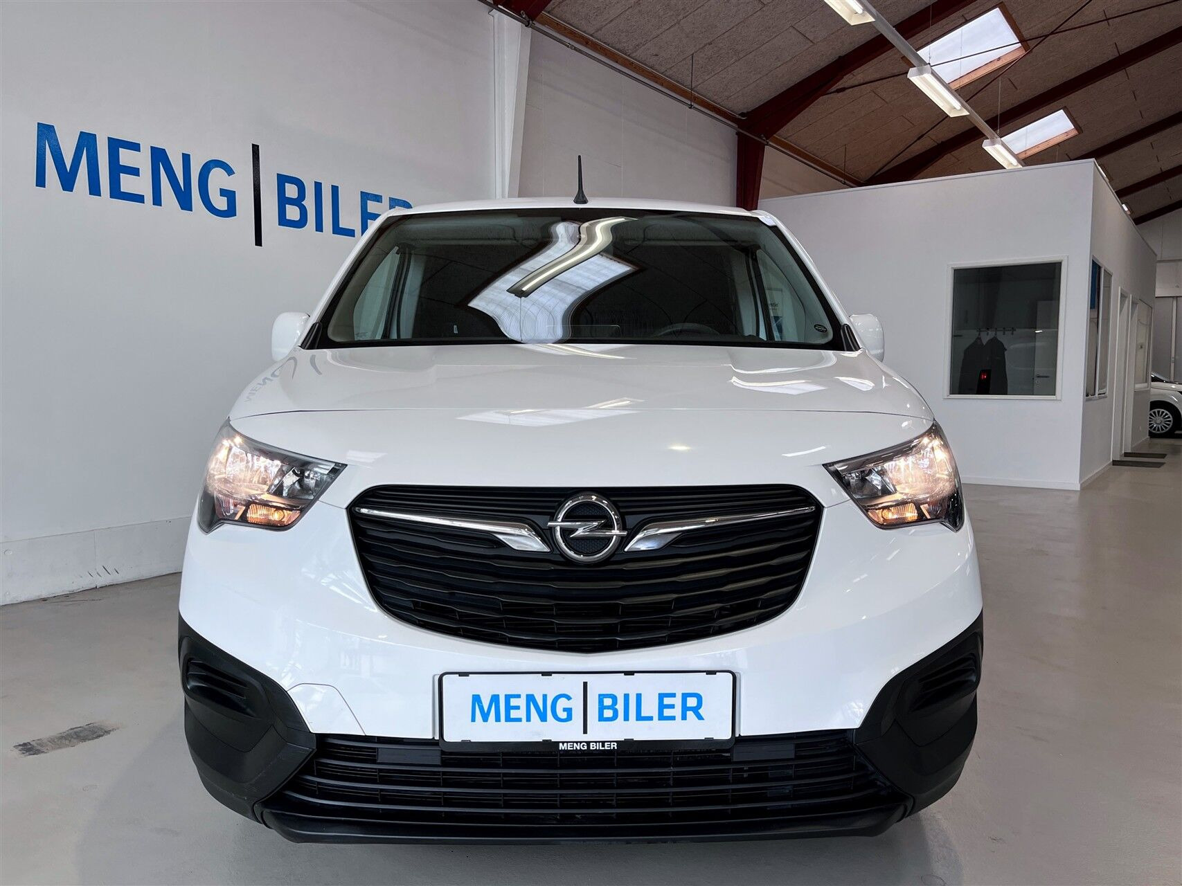 Hvid Opel Combo fra 2020