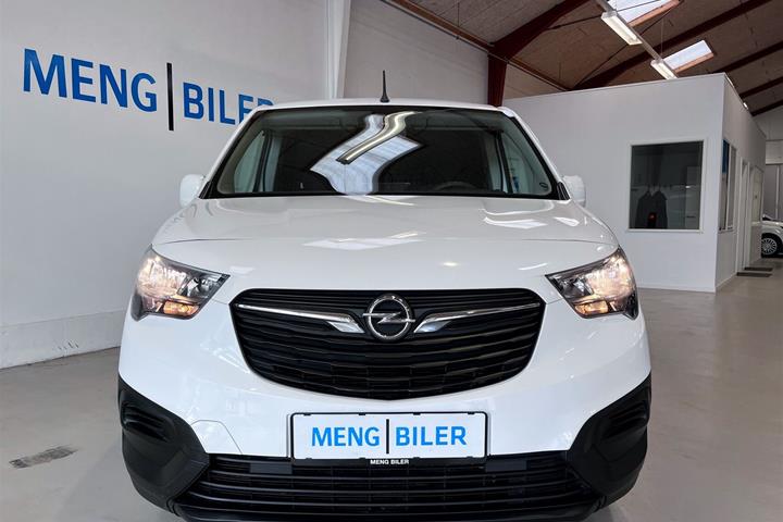 Hvid Opel Combo fra 2020
