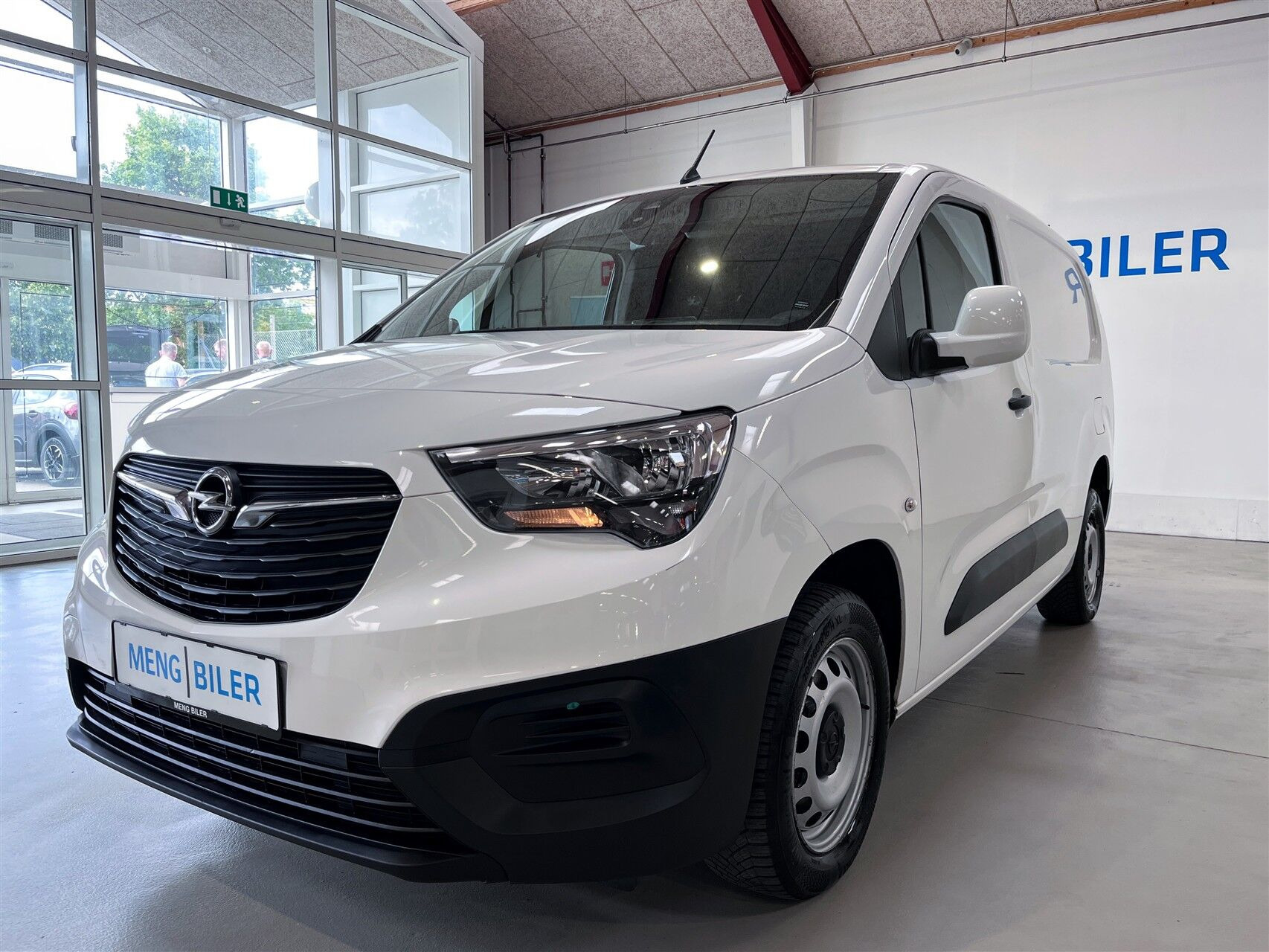 Hvid Opel Combo fra 2020