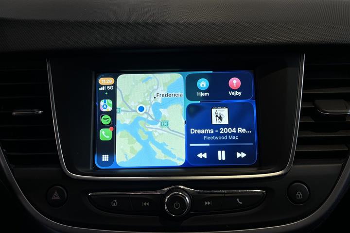 Blå Opel Crossland X fra 2020