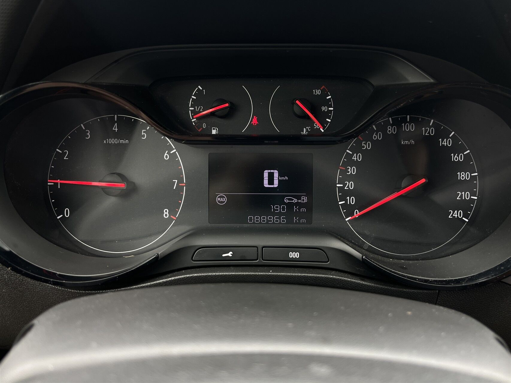 Blå Opel Crossland X fra 2020