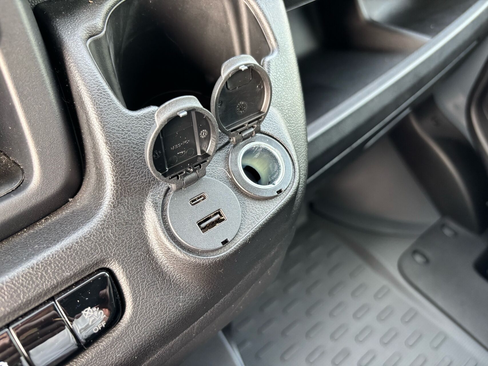 Grå Opel Movano-e fra 2025
