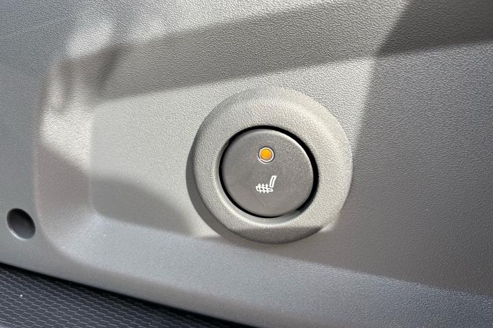 Grå Opel Movano-e fra 2025