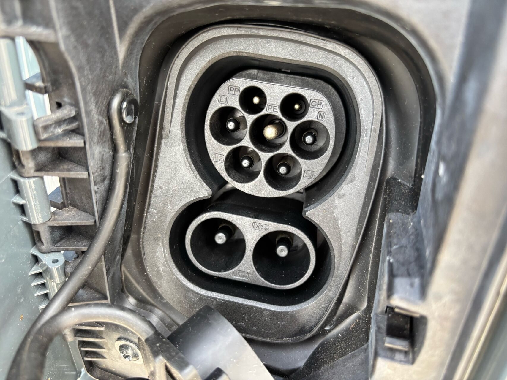 Grå Opel Movano-e fra 2025