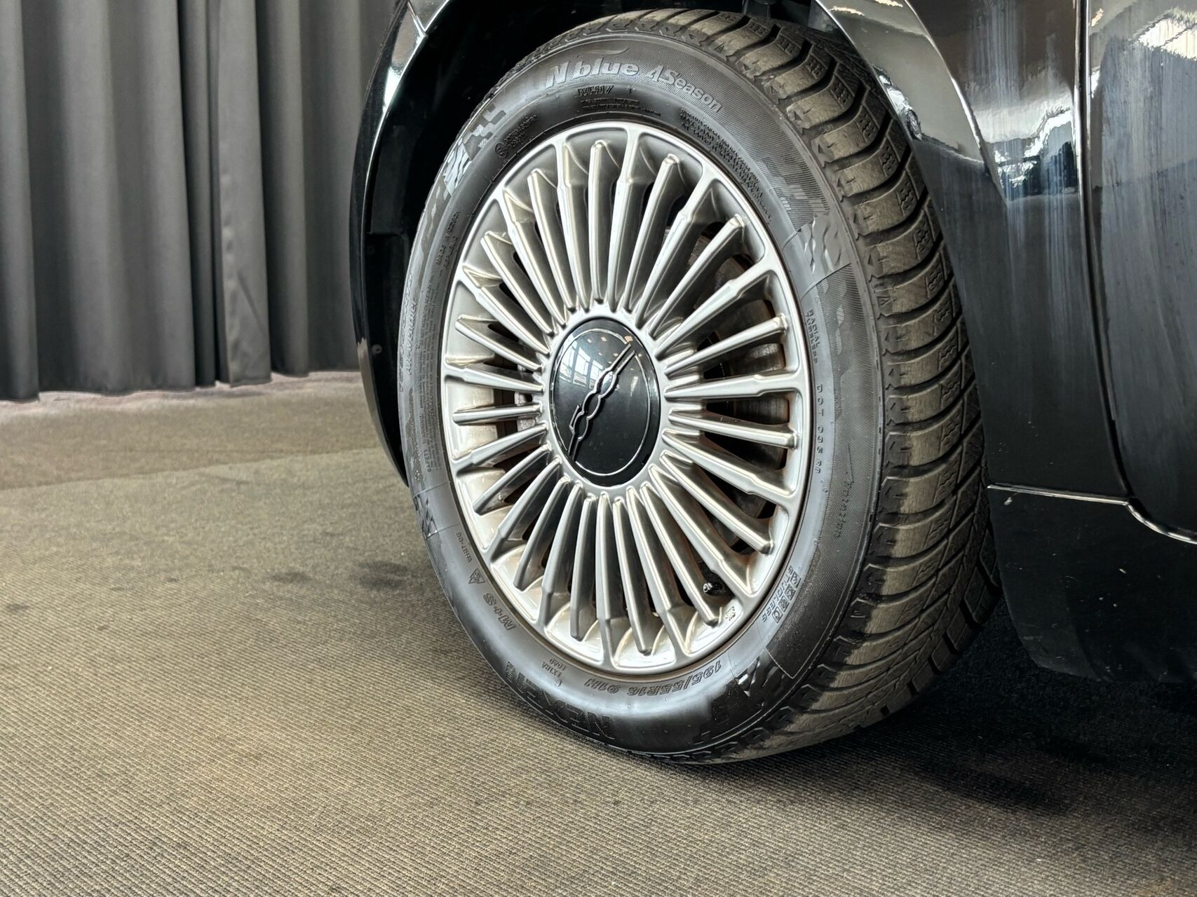 Sort Fiat 500e fra 2023