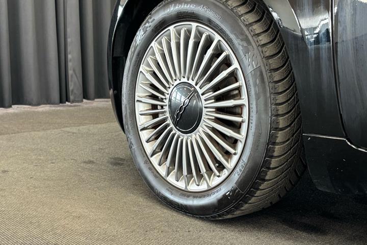 Sort Fiat 500e fra 2023