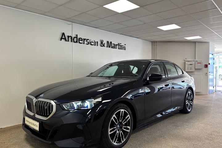 Sort BMW i5 fra 2023