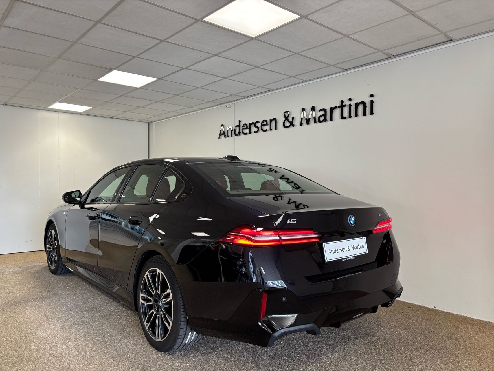 Sort BMW i5 fra 2023