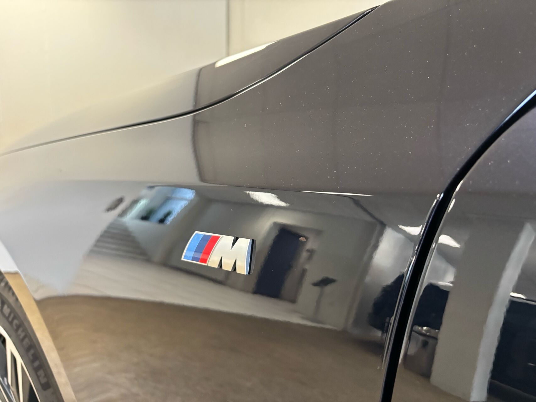 Sort BMW i5 fra 2023