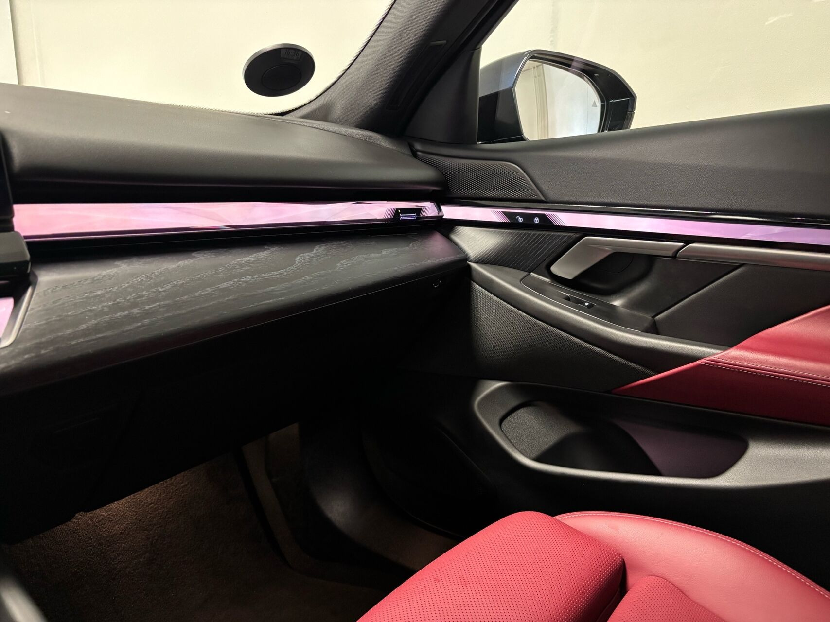 Sort BMW i5 fra 2023