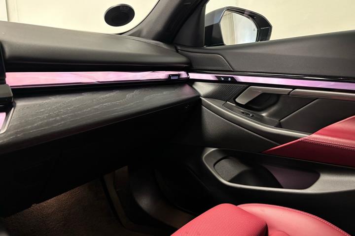 Sort BMW i5 fra 2023