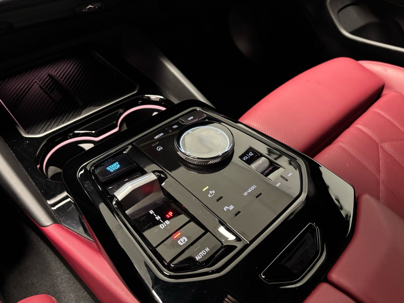 Sort BMW i5 fra 2023