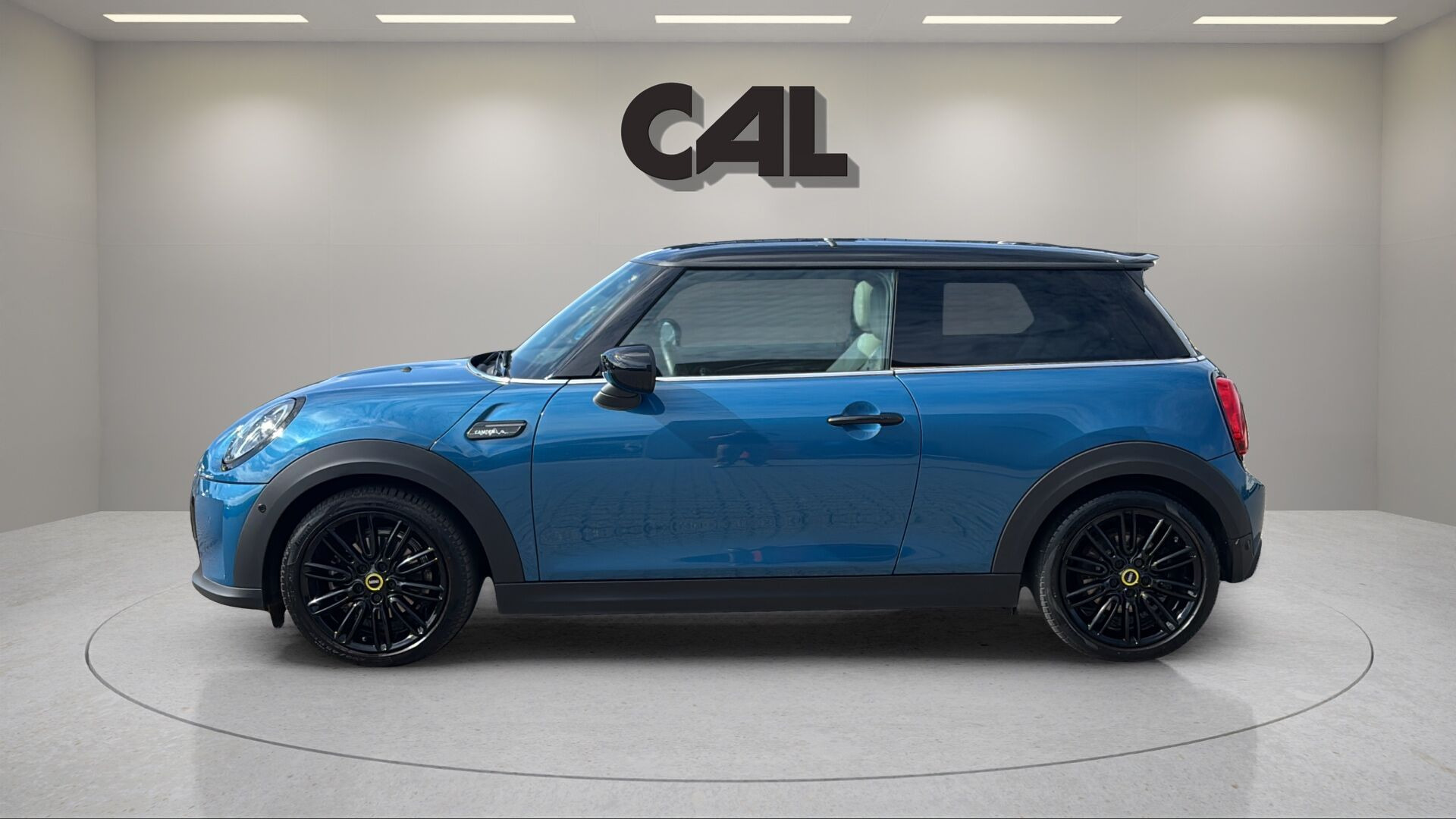 Blå Mini Cooper fra 2022