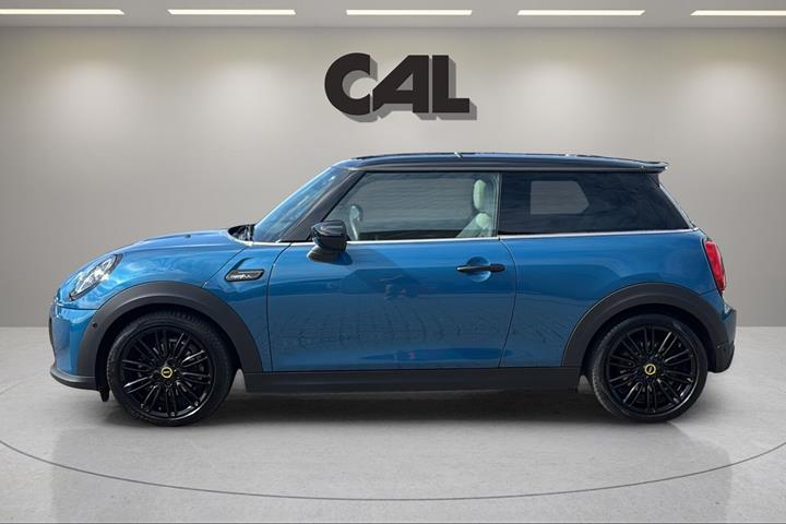 Blå Mini Cooper fra 2022