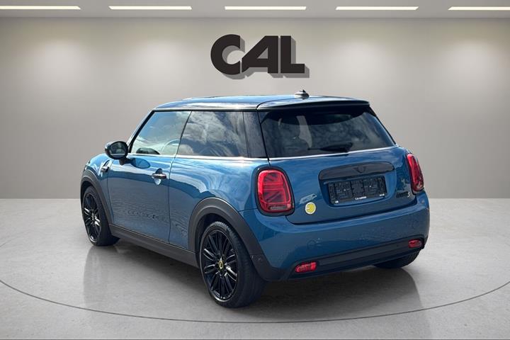 Blå Mini Cooper fra 2022